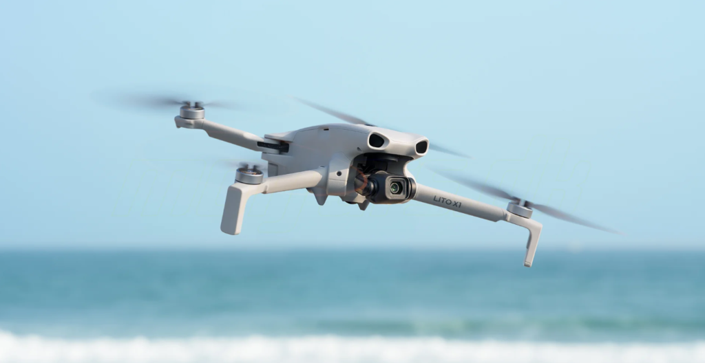 DJI Lito X1 review: drone compacto da DJI em voo sobre o mar